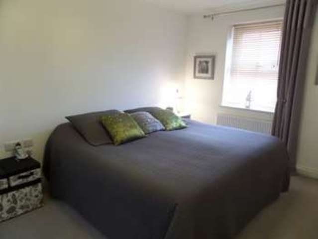  Image of 3 bedroom Apartment for sale in Green Farm Road Newport Pagnell MK16 at Newport Pagnell, MK16 0JY