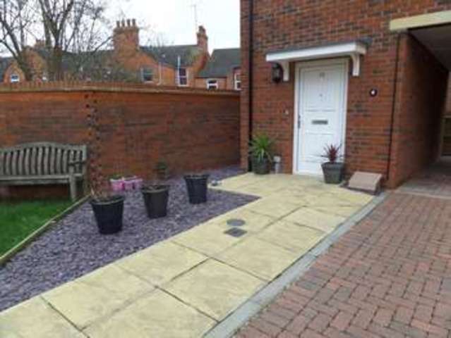  Image of 3 bedroom Apartment for sale in Green Farm Road Newport Pagnell MK16 at Newport Pagnell, MK16 0JY