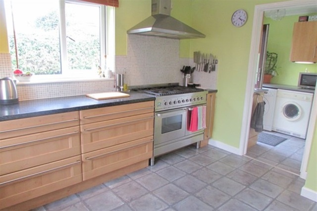  Image of 5 bedroom Detached house for sale in Green Lane Street BA16 at Street, BA16 0QL