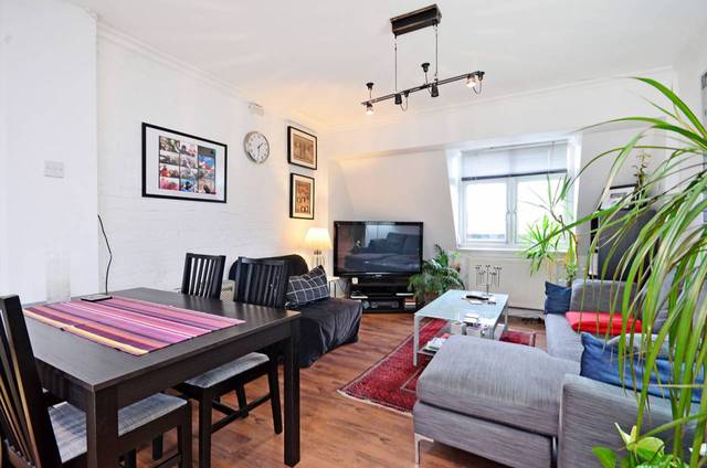  Image of 3 bedroom Flat for sale in Green Lanes London N4 at Green Lanes  Finsbury Park, N4 2NJ