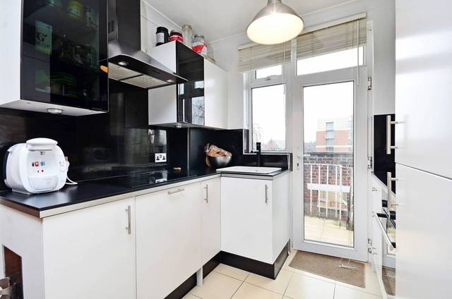  Image of 3 bedroom Flat for sale in Green Lanes London N4 at Green Lanes  Finsbury Park, N4 2NJ