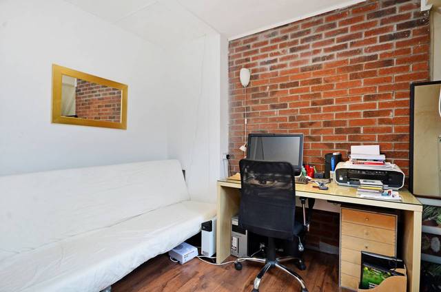  Image of 3 bedroom Flat for sale in Green Lanes London N4 at Green Lanes  Finsbury Park, N4 2NJ