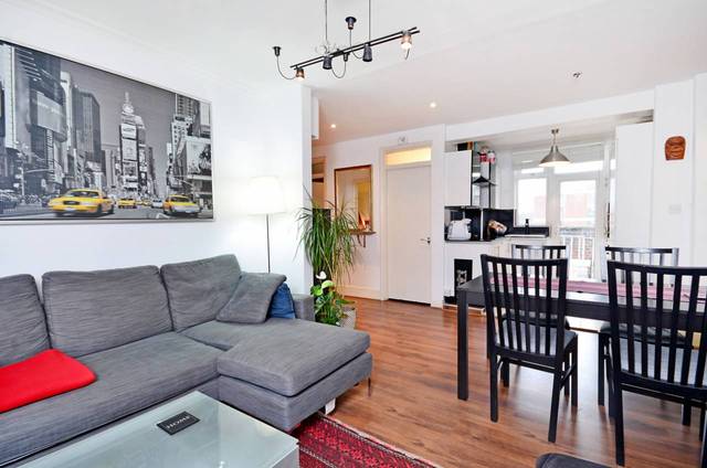  Image of 3 bedroom Flat for sale in Green Lanes London N4 at Green Lanes  Finsbury Park, N4 2NJ