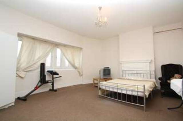  Image of 1 bedroom Property to rent in Green Lanes London N13 at Green Lanes London London, N13 4TY