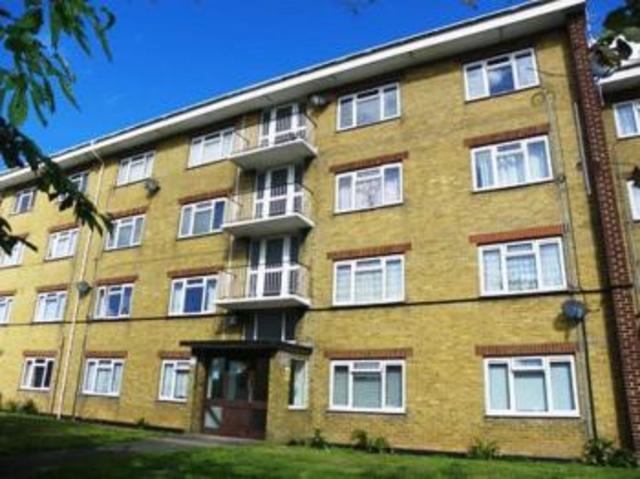  Image of 2 bedroom Flat to rent in Green Park Road Southampton SO16 at Green Park Road Millbrook Southampton, SO16 9AB