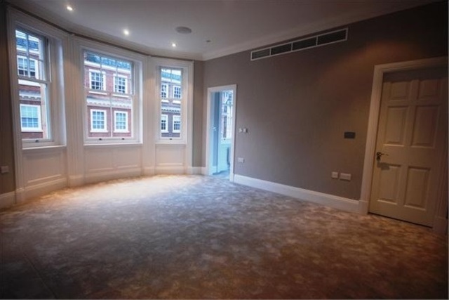  Image of 3 bedroom Flat to rent in Green Street London W1K at MAYFAIR, W1K 7AZ