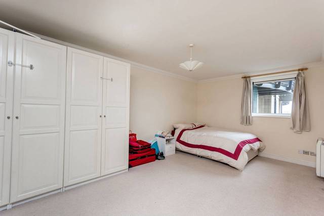  Image of 2 bedroom Flat for sale in Greenfell Mansions Glaisher Street London SE8 at Greenfell Mansions  Deptford, SE8 3EU