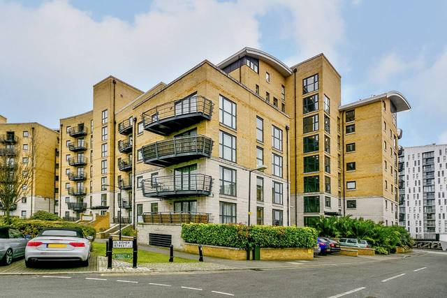  Image of 2 bedroom Flat for sale in Greenfell Mansions Glaisher Street London SE8 at Greenfell Mansions  Deptford, SE8 3EU