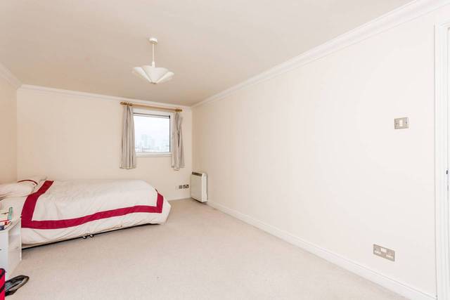  Image of 2 bedroom Flat for sale in Greenfell Mansions Glaisher Street London SE8 at Greenfell Mansions  Deptford, SE8 3EU