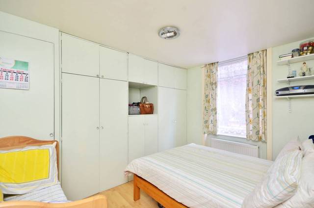  Image of 1 bedroom Flat for sale in Grenfell Road Mitcham CR4 at Grenfell Road  Tooting, CR4 2BZ