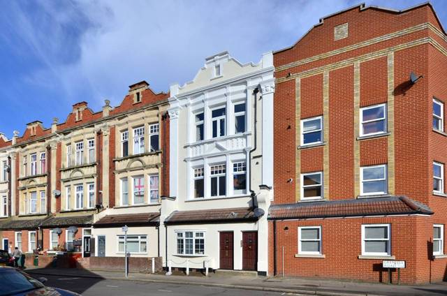  Image of 1 bedroom Flat for sale in Grenfell Road Mitcham CR4 at Grenfell Road  Tooting, CR4 2BZ