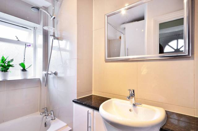  Image of 1 bedroom Flat for sale in Grenfell Road Mitcham CR4 at Grenfell Road  Tooting, CR4 2BZ