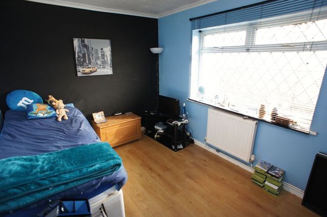  Image of 4 bedroom Detached house for sale in Griffin Avenue Canvey Island SS8 at Griffin Avenue  Canvey Island, SS8 8BE