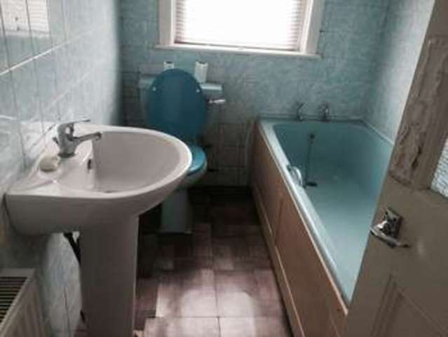  Image of 2 bedroom Semi-Detached house to rent in Grimscar Avenue Birkby Huddersfield HD2 at Grimscar Avenue  Huddersfield, HD2 2TU