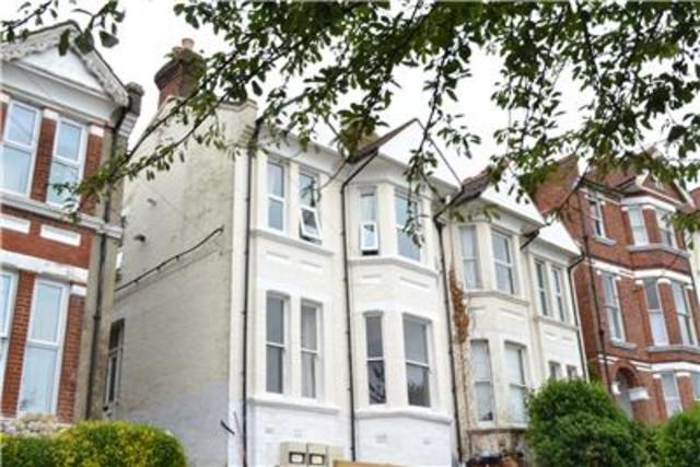  Image of 1 bedroom Flat to rent in Milward Crescent Hastings TN34 at East Sussex, TN34 3RU