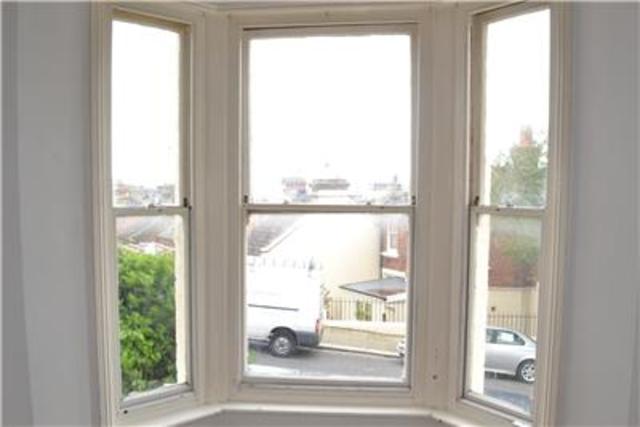  Image of 1 bedroom Flat to rent in Milward Crescent Hastings TN34 at East Sussex, TN34 3RU