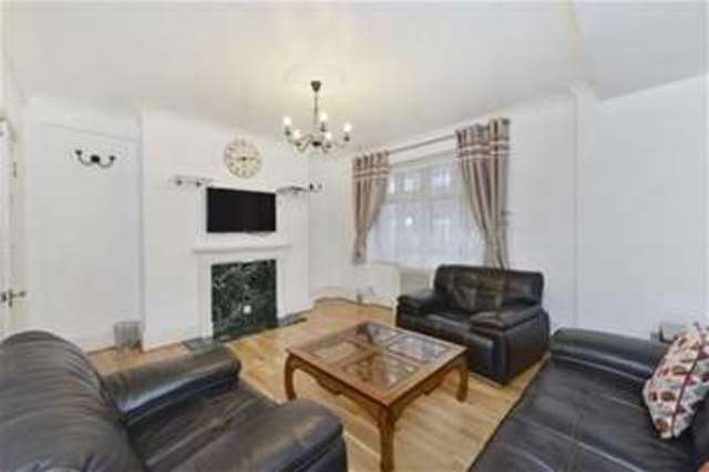  Image of 3 bedroom Flat to rent in Hall Road London NW8 at St John
