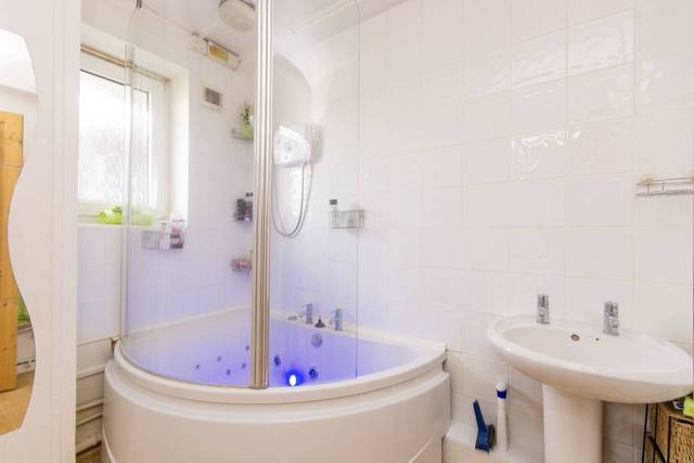  Image of 1 bedroom Flat for sale in Grove Street London SE8 at Grove Street  Deptford, SE8 3LX