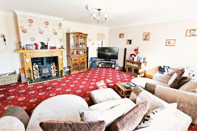 Image of 5 bedroom Property for sale in Yarmouth Road Lowestoft NR32 at Yarmouth Road  Lowestoft, NR32 4AQ