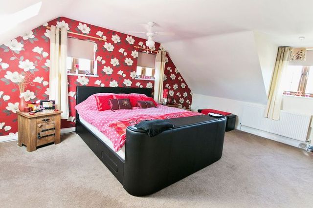  Image of 5 bedroom Property for sale in Yarmouth Road Lowestoft NR32 at Yarmouth Road  Lowestoft, NR32 4AQ