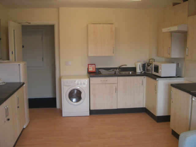  Image of 6 bedroom Terraced house to rent in Gwennyth Street Cardiff CF24 at Cathays Cardiff Cardiff, CF24 4PH