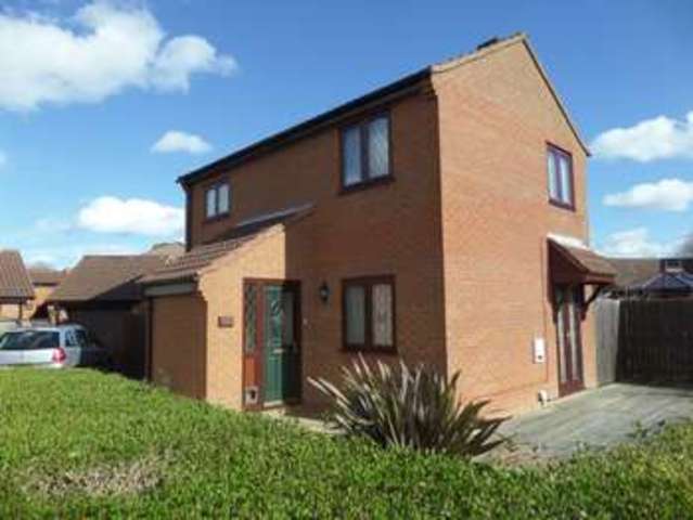 Image of 3 bedroom Detached house for sale in Hainault Avenue Giffard Park Milton Keynes MK14 at Milton Keynes, MK14 5PJ