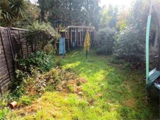 Image of 3 bedroom Terraced house to rent in Hainault Avenue Westcliff-on-Sea SS0 at Hainault Avenue Westcliff on sea Prittlewell, SS0 9HB