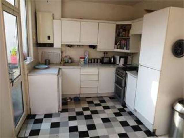  Image of 3 bedroom Terraced house for sale in Hainault Avenue Westcliff-on-Sea SS0 at Hainault Avenue Westcliff on sea Prittlewell, SS0 9HB