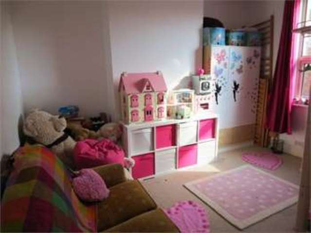  Image of 3 bedroom Terraced house for sale in Hainault Avenue Westcliff-on-Sea SS0 at Hainault Avenue Westcliff on sea Prittlewell, SS0 9HB
