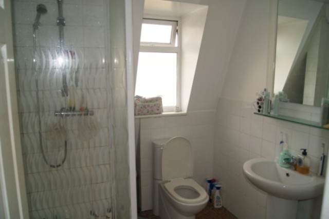  Image of 3 bedroom End of Terrace to rent in Halford Road London SW6 at London, SW6 1JT