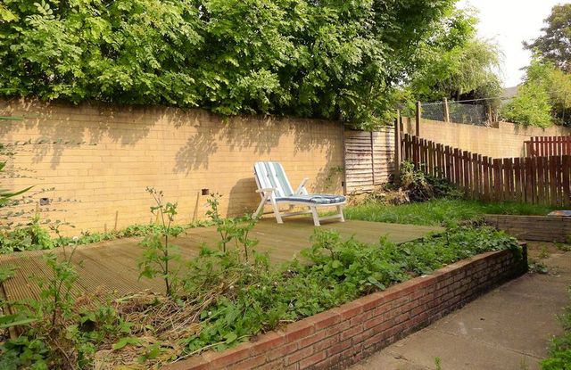  Image of 2 bedroom Semi-Detached house to rent in Halliwell Road Prestwich Manchester M25 at Halliwell Road  Prestwich, M25 9SY