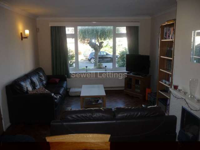  Image of 6 bedroom Detached house to rent in Hamilton Road Earley Reading RG1 at Hamilton Road  Reading, RG1 5RE