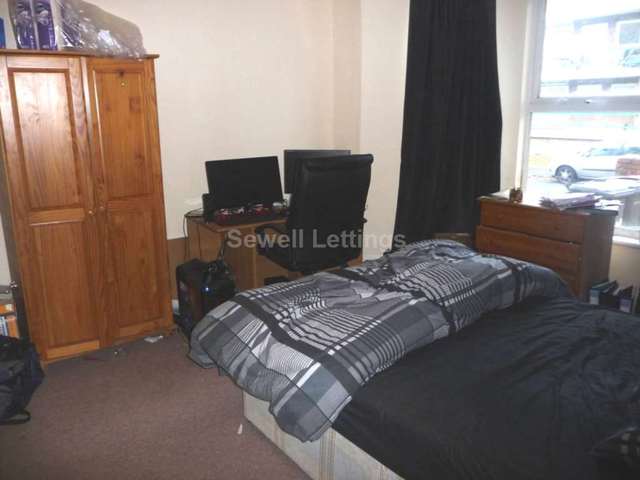 Image of 7 bedroom Detached house to rent in Hamilton Road Earley Reading RG1 at Hamilton Road  Reading, RG1 5RD