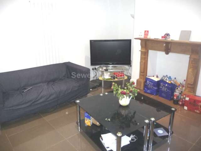  Image of 7 bedroom Detached house to rent in Hamilton Road Earley Reading RG1 at Hamilton Road  Reading, RG1 5RD