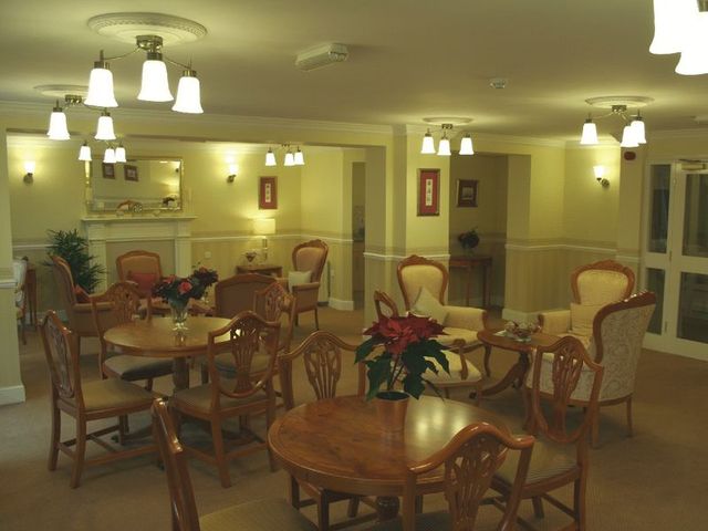  Image of 1 bedroom Retirement Property for sale in Limpsfield Road Warlingham CR6 at 545 Limpsfield Road  Warlingham, CR6 9DX
