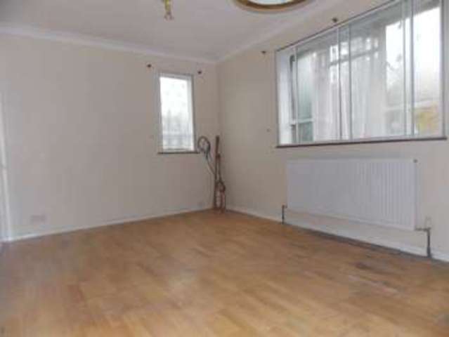  Image of 4 bedroom Detached house to rent in Harlington Road Uxbridge UB8 at Harlington Road  Uxbridge, UB8 3JD