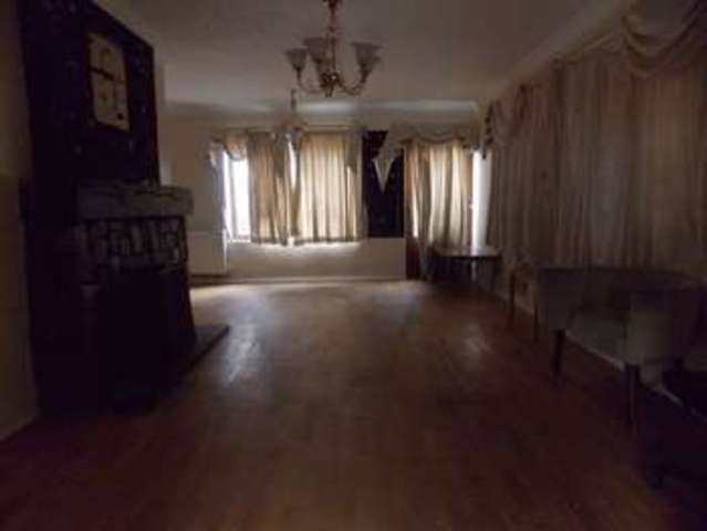  Image of 4 bedroom Detached house to rent in Harlington Road Uxbridge UB8 at Harlington Road  Uxbridge, UB8 3JD