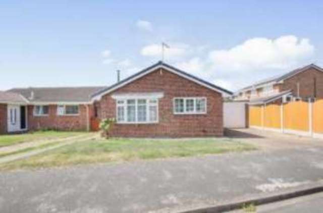  Image of 3 bedroom Bungalow for sale in Harpenden Drive Dunscroft Doncaster DN7 at Dunscroft Doncaster Dunsville, DN7 4HF