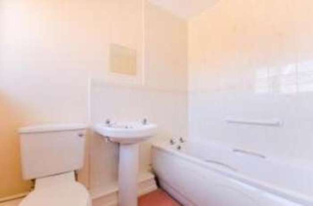  Image of 3 bedroom Bungalow for sale in Harpenden Drive Dunscroft Doncaster DN7 at Dunscroft Doncaster Dunsville, DN7 4HF