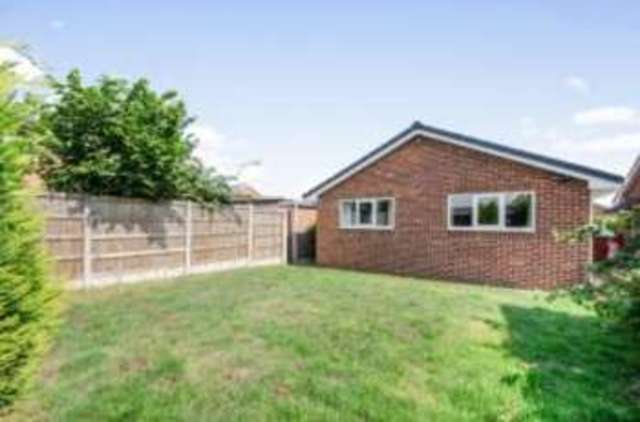  Image of 3 bedroom Bungalow for sale in Harpenden Drive Dunscroft Doncaster DN7 at Dunscroft Doncaster Dunsville, DN7 4HF