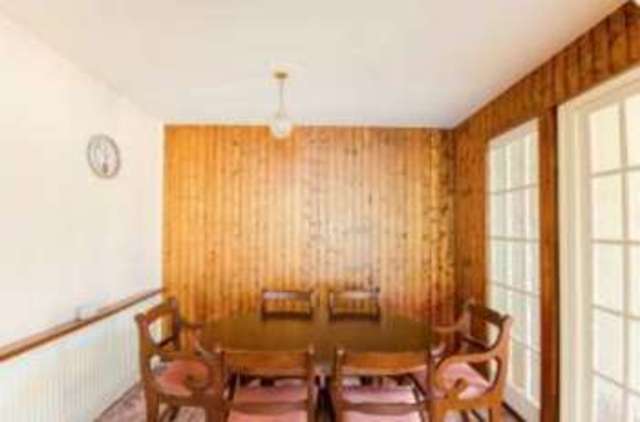  Image of 3 bedroom Bungalow for sale in Harpenden Drive Dunscroft Doncaster DN7 at Dunscroft Doncaster Dunsville, DN7 4HF