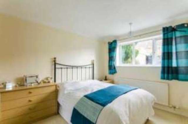  Image of 3 bedroom Bungalow for sale in Harpenden Drive Dunscroft Doncaster DN7 at Dunscroft Doncaster Dunsville, DN7 4HF