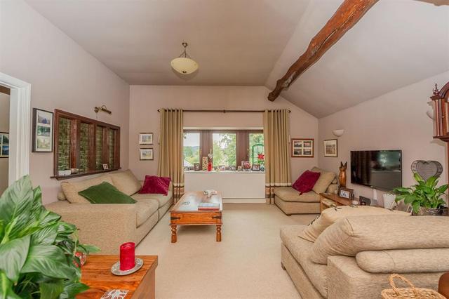  Image of 2 bedroom Flat for sale in Harrogate Road Greengates Bradford BD10 at Bradford  Calverley, BD10 0RB