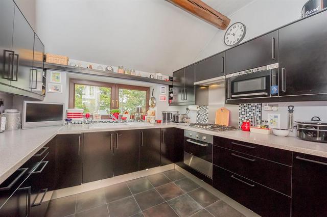  Image of 2 bedroom Flat for sale in Harrogate Road Greengates Bradford BD10 at Bradford  Calverley, BD10 0RB