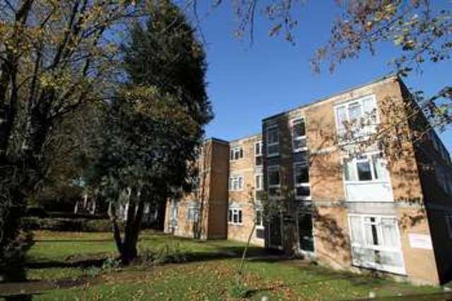  Image of 1 bedroom Flat to rent in Eaton Road Sutton SM2 at Harrow Lodge 28 Eaton Road Sutton, SM2 5EE