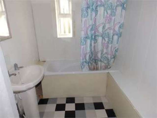  Image of 2 bedroom Maisonette to rent in Hartington Road Southend-on-Sea SS1 at Hartington Road Southend on sea Southend-on-Sea, SS1 2HR