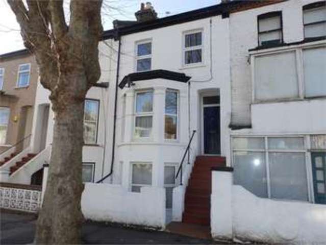  Image of 2 bedroom Maisonette to rent in Hartington Road Southend-on-Sea SS1 at Hartington Road Southend on sea Southend-on-Sea, SS1 2HR