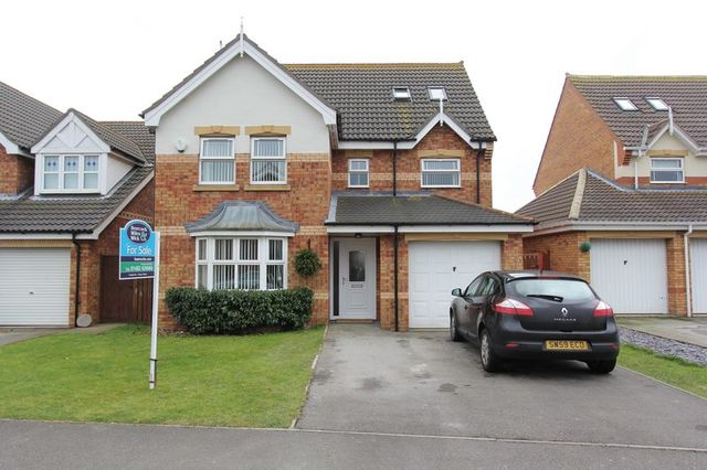  Image of 6 bedroom Detached house for sale in Hartsholme Park Kingswood Hull HU7 at Hartsholme Park Kingswood Hull, HU7 3HP