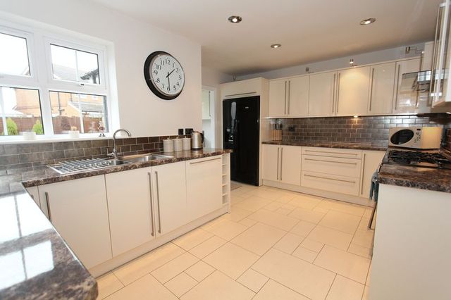  Image of 6 bedroom Detached house for sale in Hartsholme Park Kingswood Hull HU7 at Hartsholme Park Kingswood Hull, HU7 3HP