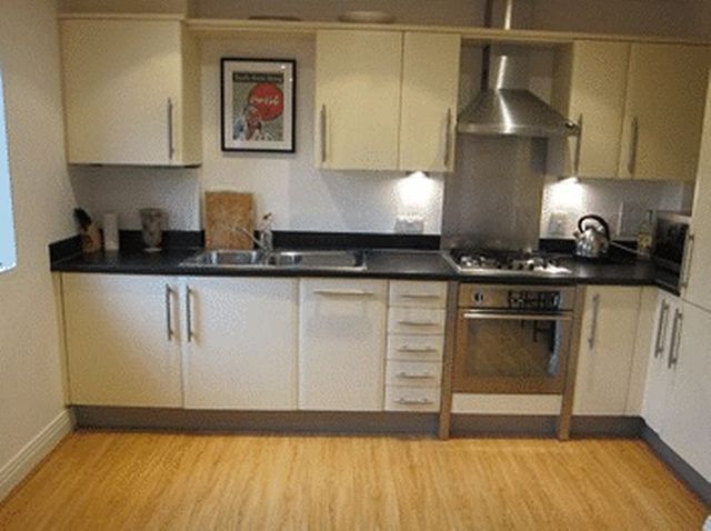  Image of 1 bedroom Flat to rent in Harvest Road Englefield Green Egham TW20 at 88 Harvest Road Englefield Green Egham, TW20 0SG